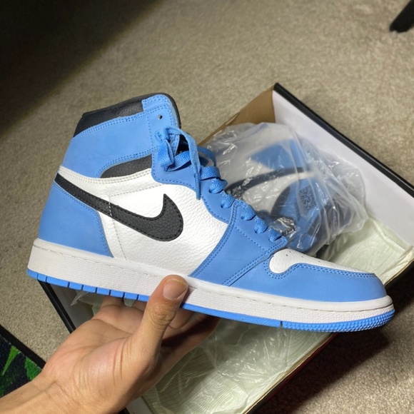 Nike Air Jordan 1 High OG 'University Blue' - Picture 3 of 6